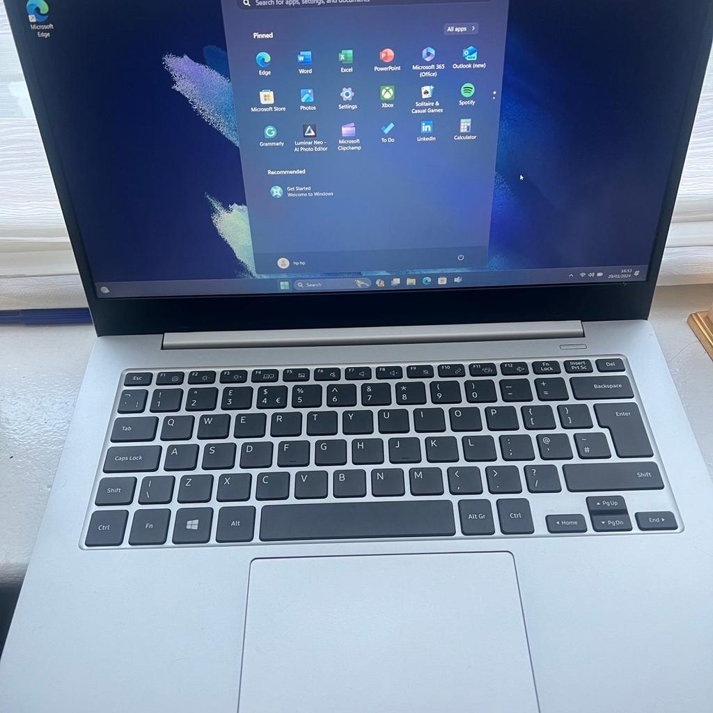 Samsung processor 2,55 GHz 4 gb DDR 4 128 ssd in perfect condition and working coming with charger and box windows 11 USB c charger fast no scratches
No offers