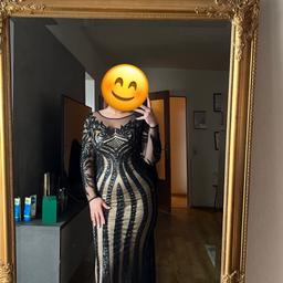 Verkaufe dieses wunderschöne Abendkleid.

Neupreis: 180€

Noch nie getragen!
Kleid besteht aus einem Unterkleid (Beige) und diesem Netzkleid (Schwarz).