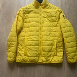 Superleichte Jacke in knalligem Gelb. Privatverkauf keine Garantie und Rücknahme möglich. Versand 5.— in Österreich 