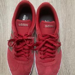 Adidas Damen Sneaker rot mit silbener Schrift und silbernen Streifen Größe 40 - lediglich 2x getragen da leider zu klein gekauft