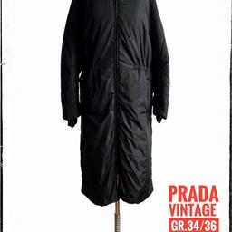 Verkaufe Original Prada Milano Vintage Mantel, leicht gefüttert, schwarz

#prada
#pradamilano
#pradavintage
#original
#mantel
#frühling
#springjacket
#nylon
#leicht
#funktionsjacke
#kapuze
#schlüsselanhänger
#hüftgürtel
#verstecktetaschen
#taillierbar
#schwarz
#black
#redlabel

Gr 34/36

Gekauft bei Galeries Lafayette / vintage

Auf dem letzten Foto sieht man einen kleinen Strich am Arm - fällt aber kaum auf

Gepflegter Nichtraucherhaushalt, privat Verkauf/ kein Umtausch oder Gewährleistung