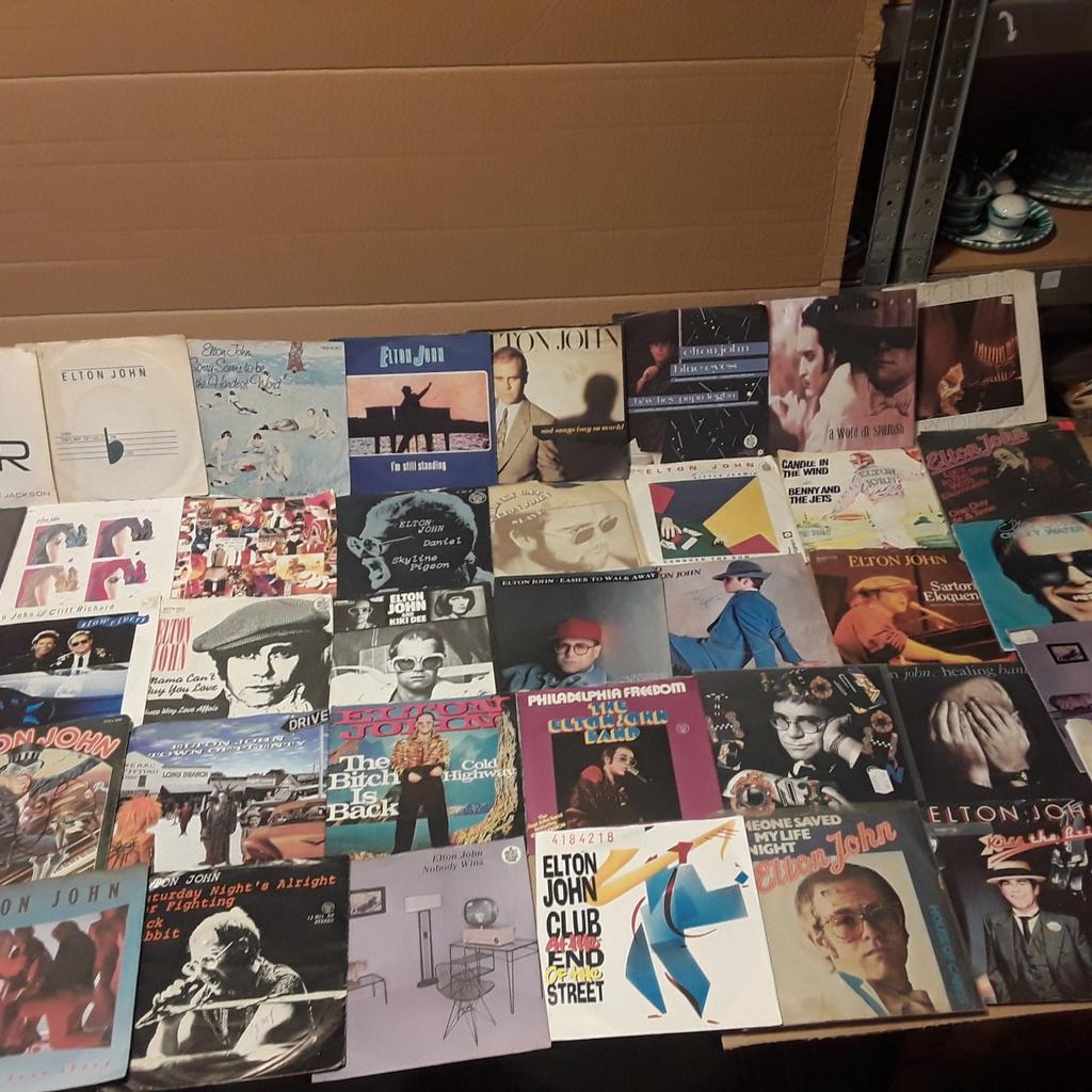 Verkaufe 52 Stk.Singl's Schallplatten von Elton John
Die Schallplatten sind meist in gutem bis sehr guten Zustand,
die Cover von gut bis mit Gebrauchsspuren
(Beschriftung, Einrisse usw.).
Siehe Bilder