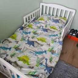Dinosaur Toddler Bed Bedding brought from Dunelm.
This bundle includes-
Dinosaur Duvet Cover
Dinosaur Pillow case
Matching fitted bottom sheet
Water proof fitted bottom sheet
Duvet and pillow
(picture of mattress to show the size)

All in Excellent condition only a few months old.
From a pet free, smoke free home.

Selling Toddler Bed & Mattress Separately