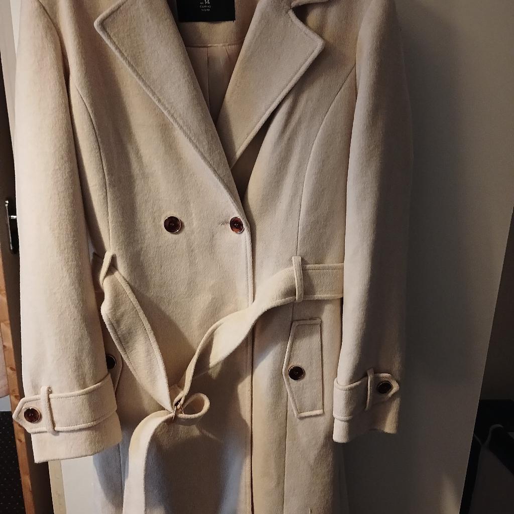 Woman Dorothy Perkins Coat. Size 14 and Beige Colour. Never Worn and in good condition. paid £95. will take £35ono...Collection Only B23