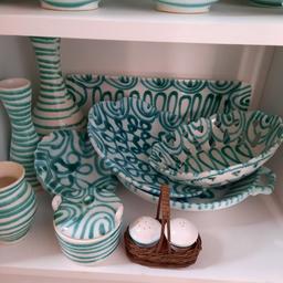41 Teile Gmundner Keramik grün geflammt. Rumtopf mit 6 Tassen, sowie viele Einzelheiten Vasen usw. Auch einzelne Stücke zu verkaufen