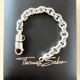 sehr besonderes, massives Armband von Thomas Sabo, Länge 18,5cm, Stärke ca. 1cm, Sterling Silber 925, punziert, ohne Box. 

Abholung in Thüringen oder auch gerne Versand, zuzüglich.