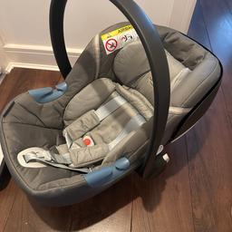 Car seat in excellent condition with a mirror.