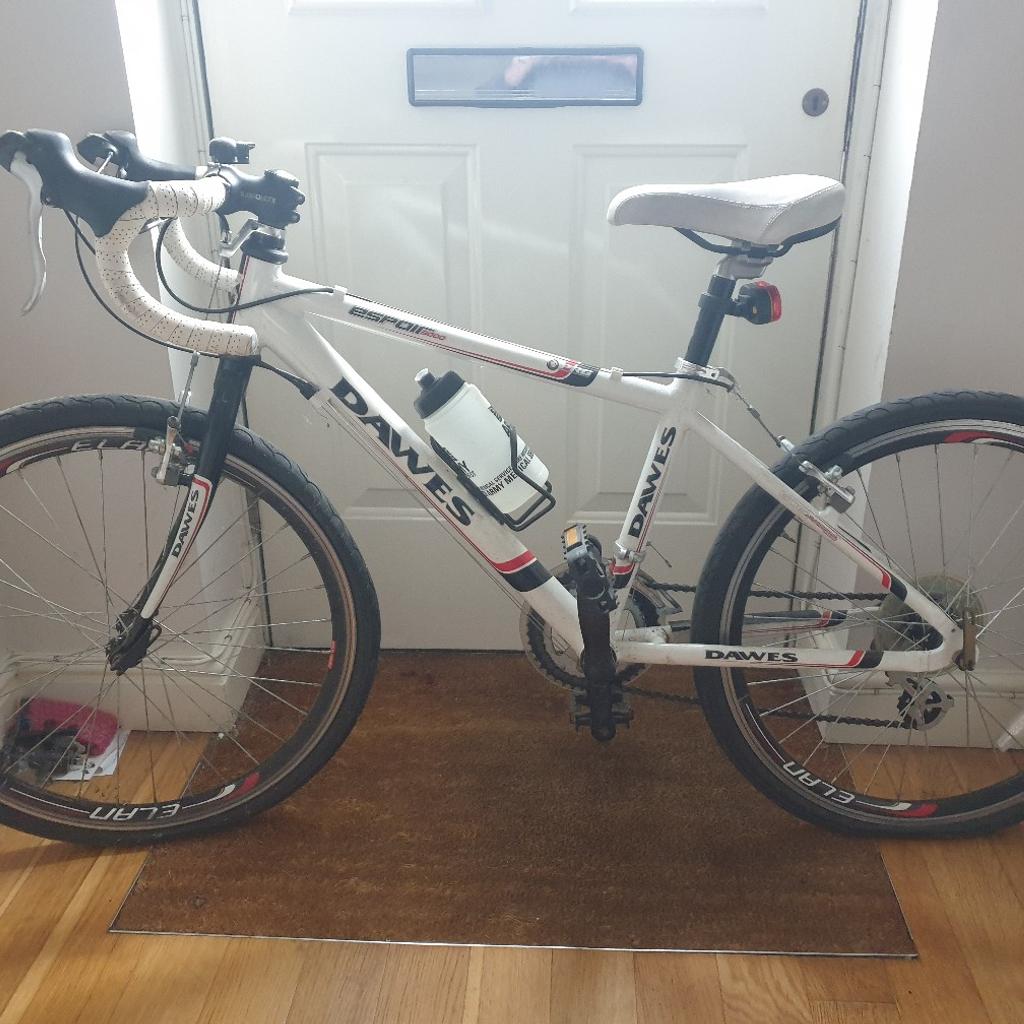 A junior Dawes espoir 3000 road bike for sale. Also comes with road and off road tyres plus helmet and drinks bottle.
very lightweight, I bought for my son for triathlons.
very good condition
collection only, unless happy to pay for door to door courier