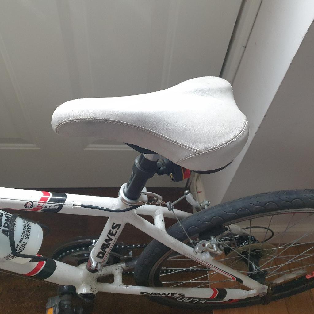 A junior Dawes espoir 3000 road bike for sale. Also comes with road and off road tyres plus helmet and drinks bottle.
very lightweight, I bought for my son for triathlons.
very good condition
collection only, unless happy to pay for door to door courier