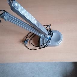 Schreibtisch Lampe mit beweglichen Feststellarm
Stabiler Fuss
LED
Neu