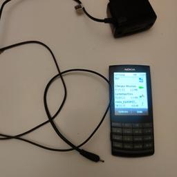 Nokia mit Ladekabel