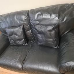 comfortable sofa with 2 cushions good condition