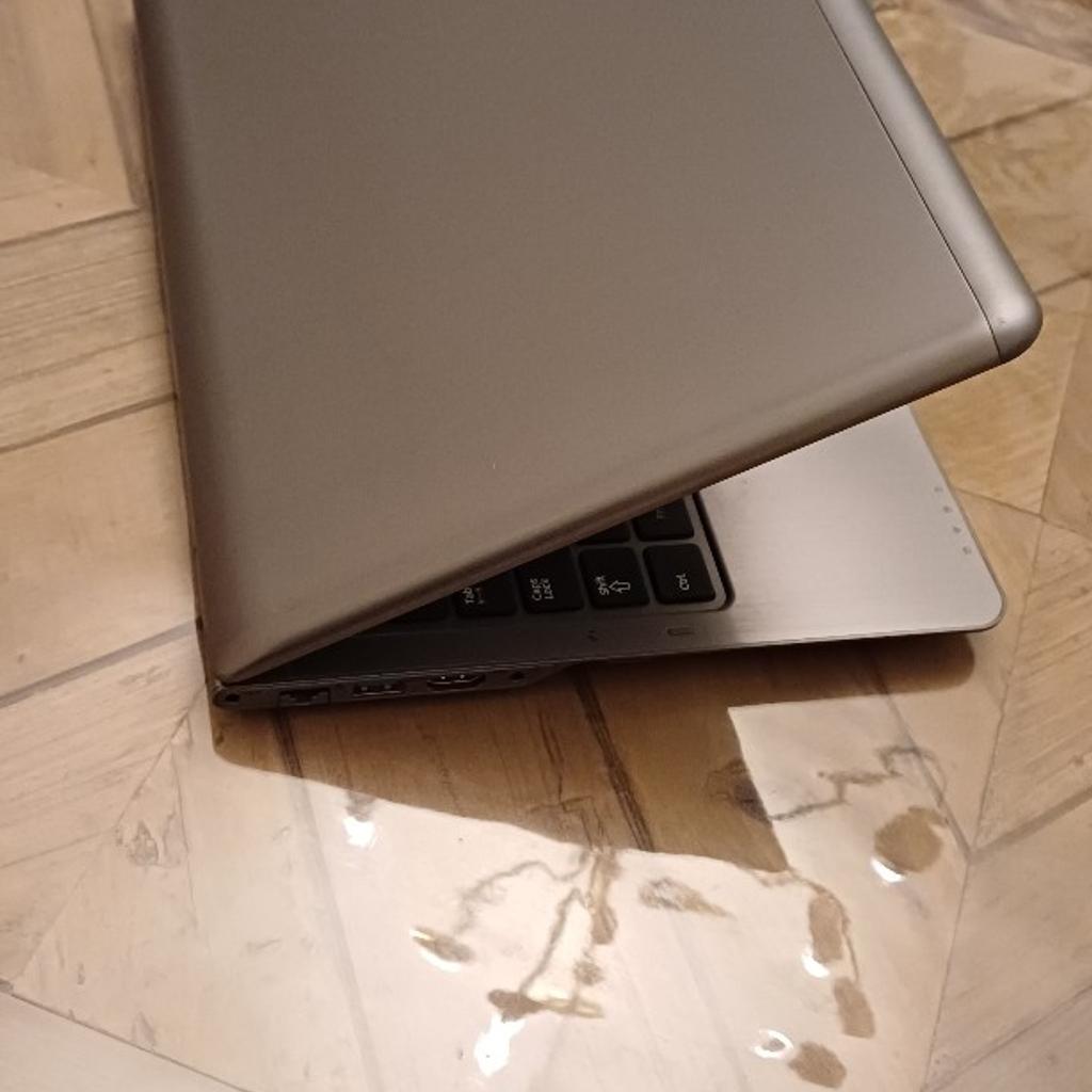 Samsung laptop with premium look and feel. S Ultra sound system. Can install Office that doesn't need subscription.
Ideal for Office and browsing with plenty of ports. Core i3 6GB RAM.