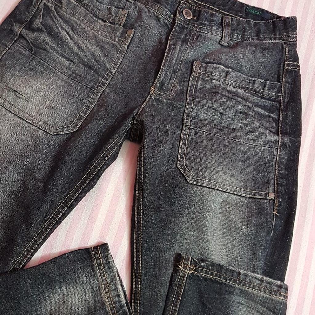 Jeans/ pantaloni in cotone blu scuro quasi nero, con tasche, TG. 2XL ( ragazzo). Va bene a una donna che porta tg. XS/ XXS. Controlla le misure. In ottimi condizioni, indossati pochi volte.
Vendo anche scarpe, maglietta e giacca.
Guarda anche gli altri miei annunci e risparmia sulle spese di spedizione.
#strappati #strappi #denim #jeans #pantaloni #nero #cotone #jeans #blu #unisex #Benetton