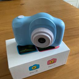 Children’s camera,can take photo’s or video’s,has a battery indicator,requires a usb charger plug (cable supplied),can also download any pictures or videos taken to a pc.great first camera for a child
