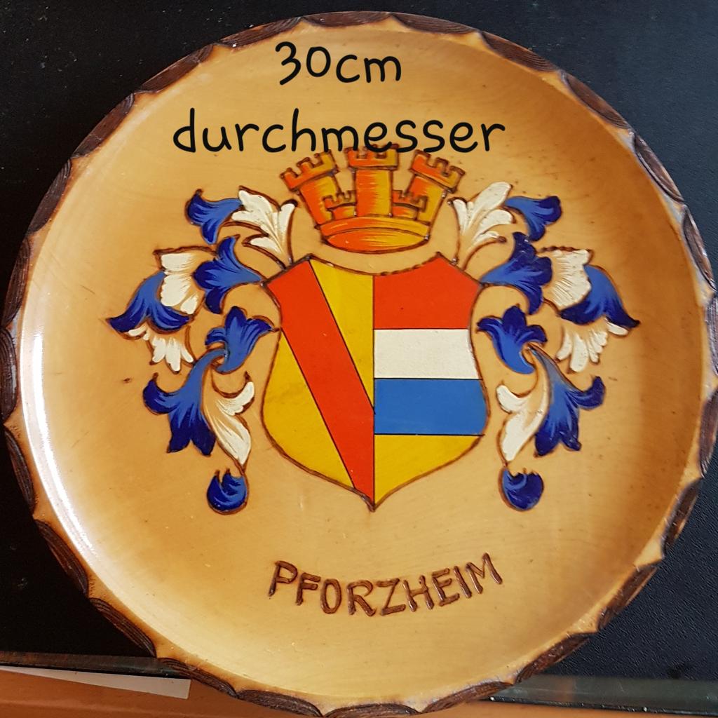 Verkaufe einen Holzteller Motiv vov Pfortzheim. Durchmesser seht Ihrauf dem Bild. Preis 8€, VERSAND ODER ABHOLUNG MÖGLICH.
