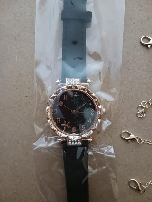 Buy & Sell South East London Horn Park - South East London - Photos for watch and bracelet set women