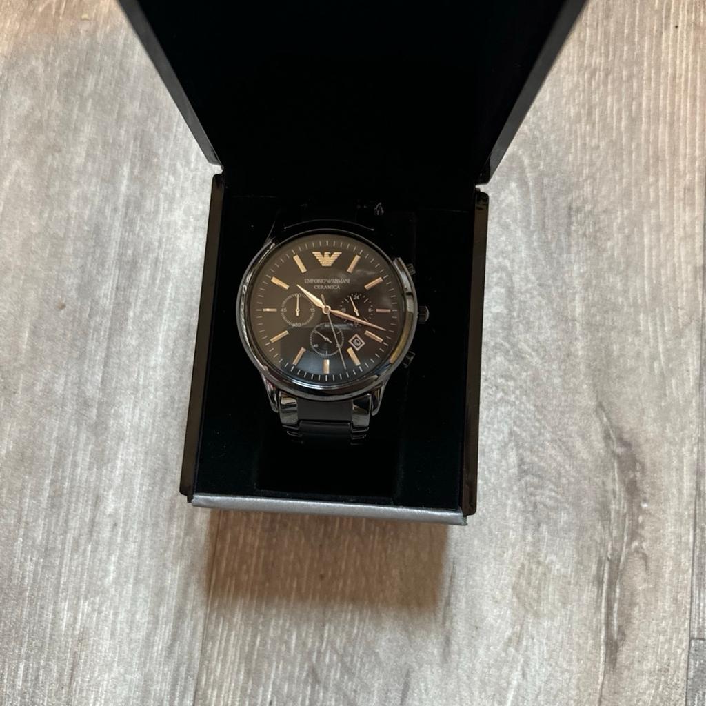 Verkaufe eine Emporio Armani Herrenuhr die Uhr ist ungetragen sie war ein Geschenk leider trage ich keine Uhren.

Für 250€ vhb