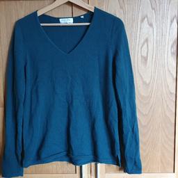 Verkaufe einen dunkelgrünen 100% Cashmere Pullover in Gr. 38.
Wurde nur für 2x 15min getragen.