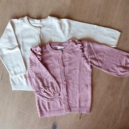 Verkaufe dieses Bw- Strickjacken Duo: rosa Cardigan von Name it in Größe 98 (wie neu) und weißes Jäckchen von h&m in Größe 92 (sind gleich groß) um zusammen 6€.
