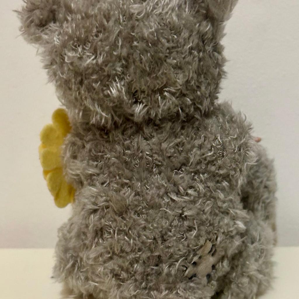 Tatty Teddy / Me To U Bear - With Flowers
 ( Rrp £17.99 ) .
This Bear Was Displayed Briefly Then Put Into Storage - Has Been Fully Refreshed / Brushed.
↕️ 15 cm ↔️ 11 cm ↘️ 12 cm .
Others Available - Based Leatherhead - Or Can Post .
On Other Sites .
Grab Yourself A Bargain !
£2.99