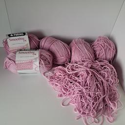 4 balls of wool plus extra

slight fading and damage 

collection only Tamworth b79