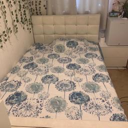 This one small double (3/4)bed with mattress.
White colour. Used. Size width 130, long
210-211,height 63-104cm.