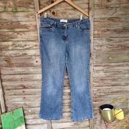 Vintage 1990s/Y2k Papaya bootcut jeans. Grainy distressed blue denim. Contrast stitching. Stretchy. 5 pockets. Belt loops. Zip and button up front. 
Label says size 14.
Waist measures 36"
Inside leg measures 27.5"
99% cotton 1% elastene