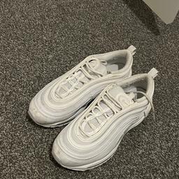 JUNIORS air max 97 in white
Amazing condition, only worn a few times