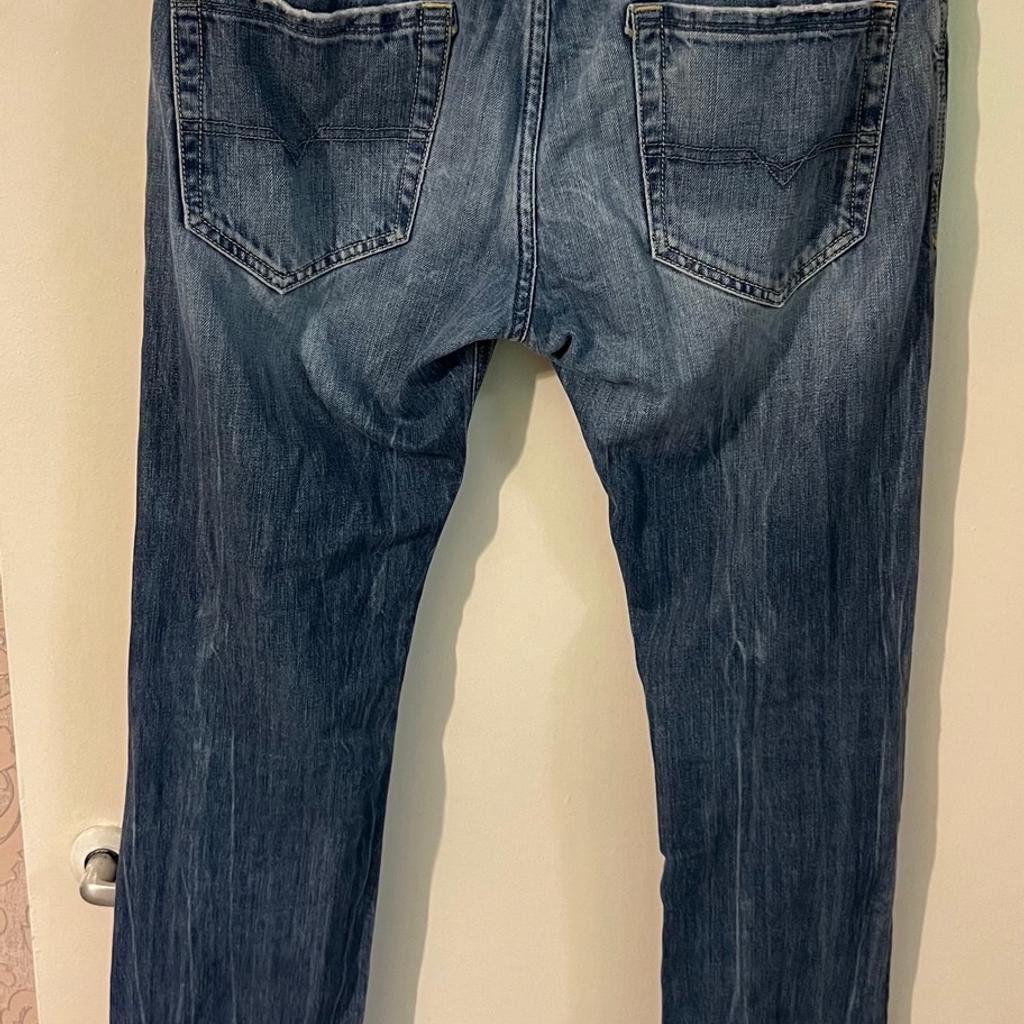Hi, welcome all to this great looking style Diesel Thavar Slim Skinny Distressed Jeans Size W32 L34 well used beloved in very good condition still thanks