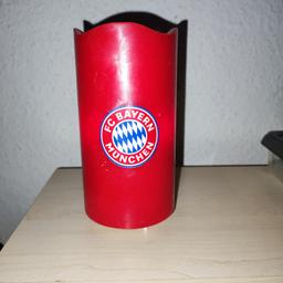 Zum Verkauf steht eine Elektrische Kerze vom FC Bayern München. Sie geht mit Strom und Batterien. Abholung nur in Raum Gera. Kein Versand möglich