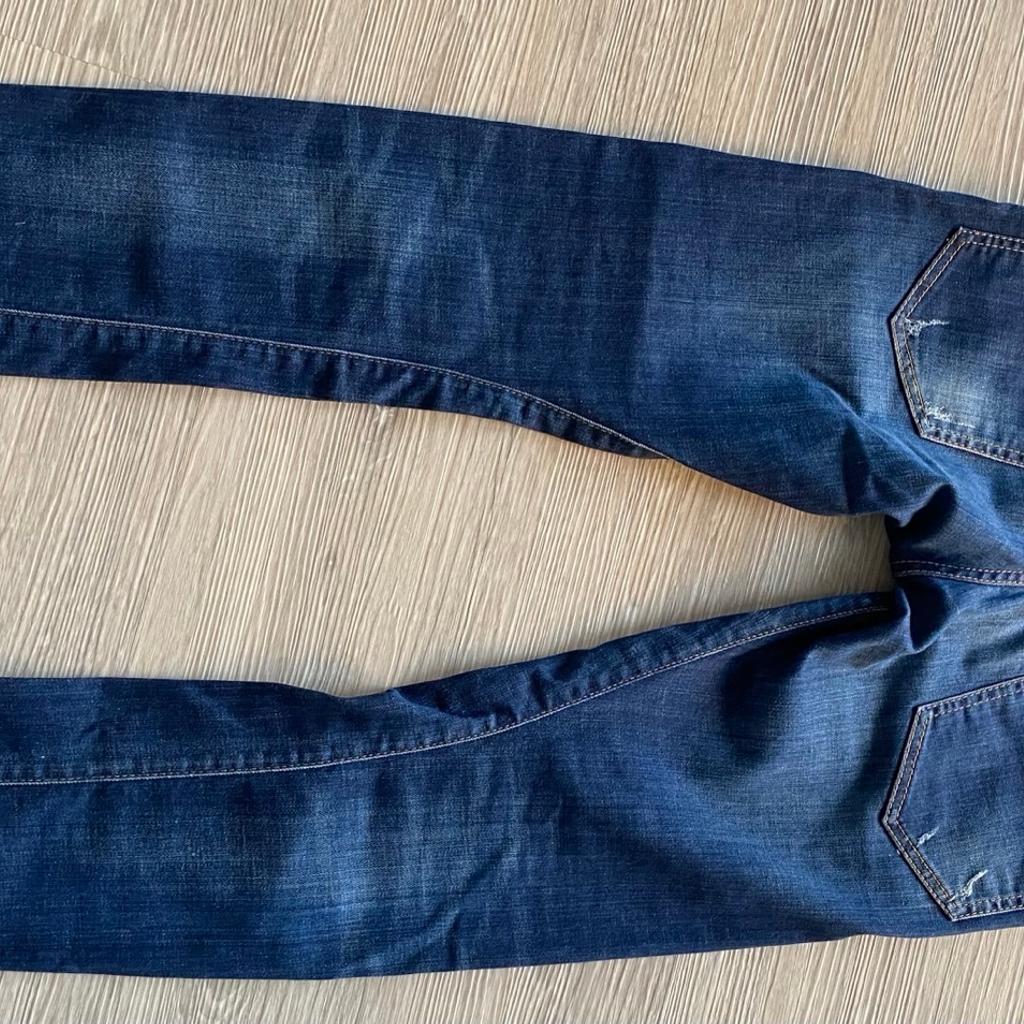 Verkaufe eine Dsquared2 Jeans Hose in Größe M

Bitte nur Selbstabholer