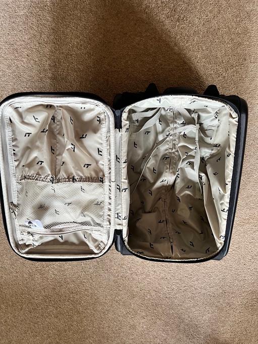 Buy & Sell Bedfordshire Central Bedfordshire - Photos for International Traveler Black Suitcase