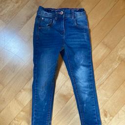 Jeans von Kids 
Größe 104
Wenig getragen, guter Zustand, keine Löcher
Privatverkauf ohne Gewährleistung