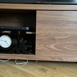 NEXT SLIDING DOOR 2 DRAW TV UNIT BROWN £ 35 OVNO

REASON FOR SALE DOWNSIZING HOUSE

TV UNIT IN GREAT CONDITION

HEIGHT 53 CM

WIDTH 101 CM

DEPTH 39.5 CM