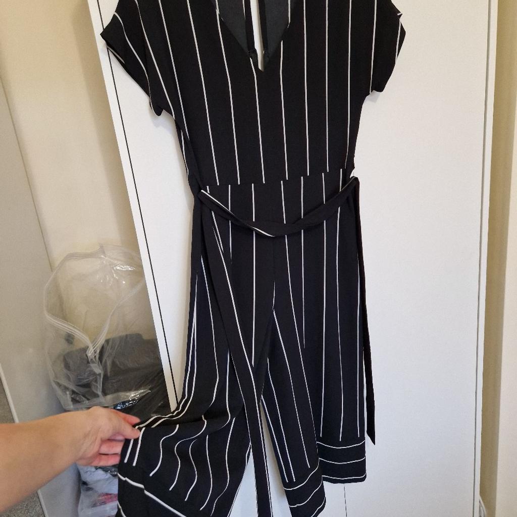 in Excellent condition
size 12 very small fitting
primark