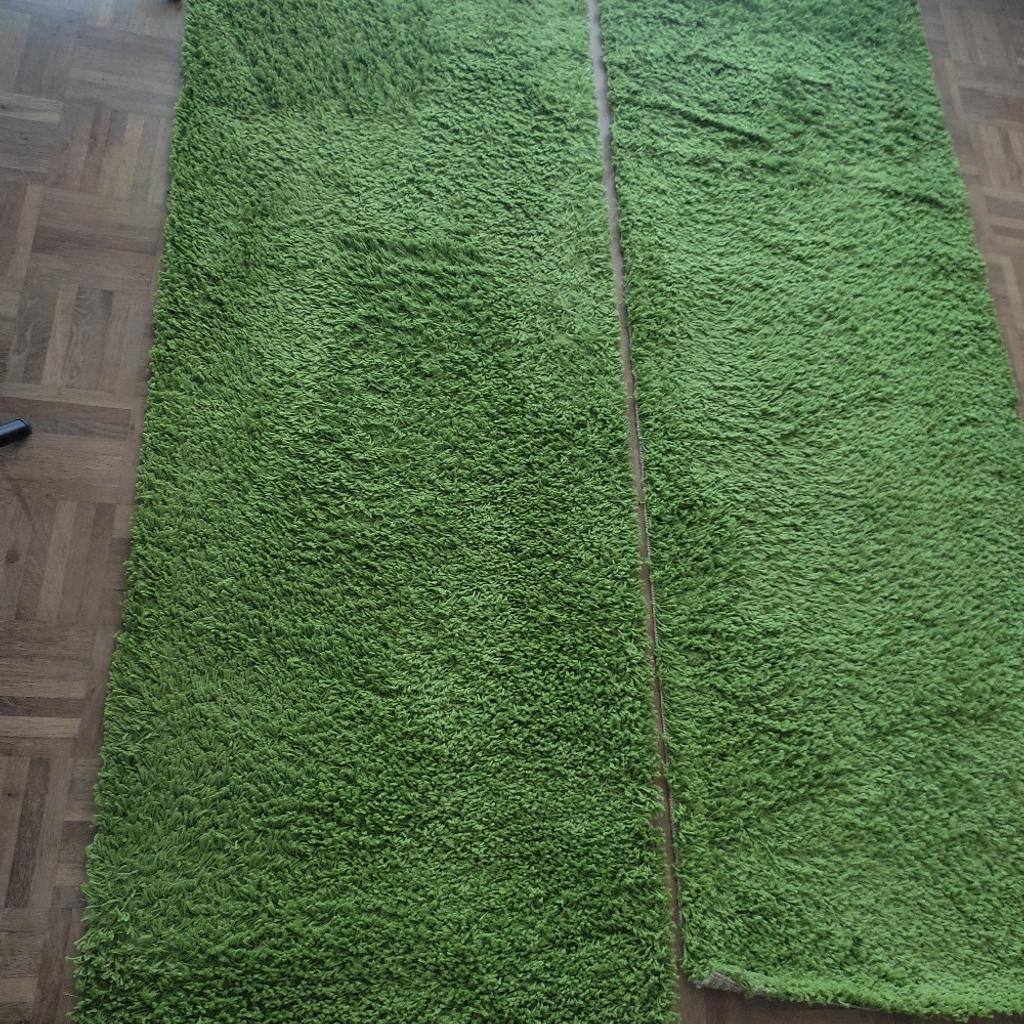 2 grüne Läufer, als Läufer neben dem Bett verwendet
Shaggy-Teppich, Hochflor
Ursprünglich mal ein großer Teppich
Ikea Hampen

Abholung in Bad Oeynhausen Nähe Bali Therme