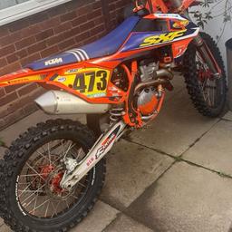 Reluctantly selling my ktm 350 sxf due to having no space for it anymore beast of a bike never let me down only been ridden on track and over fields low hours 1 of the cleanest on the marketplace for its model has a few bits on it

✅fresh tyres 
✅sm pro rims 
✅fan kit & temp metre for radiators
✅new head bearings 
✅new front and rear wheel bearings 
✅new upgraded fork clamps 

Bike is ready to go for next owner needs for nothing, The price is £2895 no silly offers pm for further info