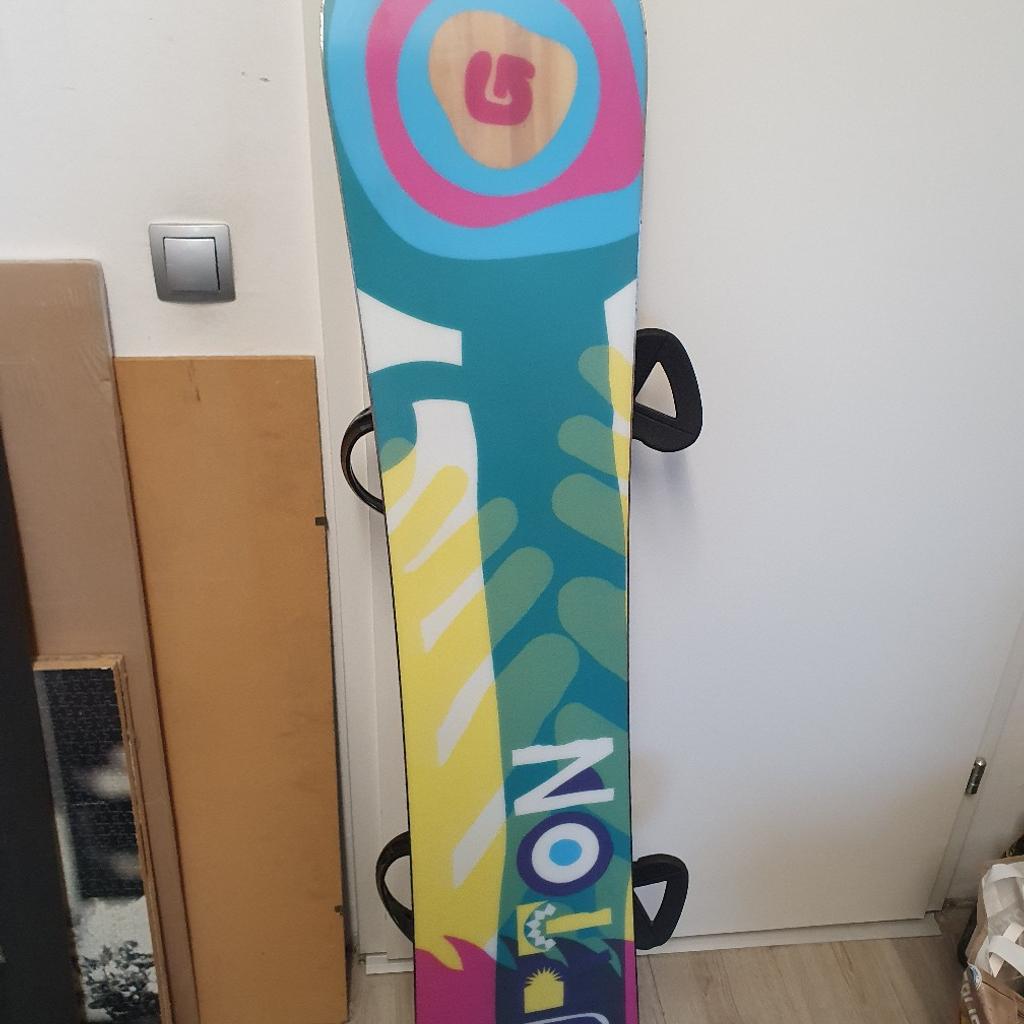 Verkaufe mein selten verwendetes Damen Burton Feather Snowboard mit original Burton Custom Bindung.

Länge 147

Habe auch die passenden Burton Soft Boots in meinen Anzeigen.

Neupreis 400 €