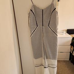 in Excellent condition
size 10 worn once
topshop