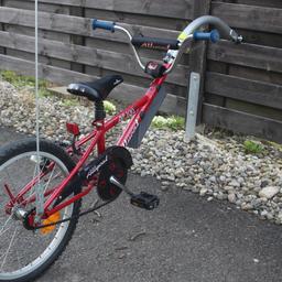 Nachziehrrad zum Befestigen an einem Erwachsenenfahrrad
für Kinder von ca 4-7 Jahre

Ich habe es selbst gebraucht gekauft, jetzt fähr unser Sohn selbst, deshalb darf es weiter ziehen.