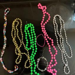 5 x necklaces assorted colours 
2 x bracelets 
Just been in draw 
Good clean condition 
New 
£1.00 for all