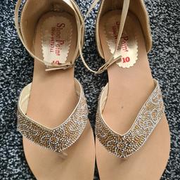 ladies sandals in very good condition,  not worn as they didn't fit.  
would fit size 5.5 or small 6.

can post.