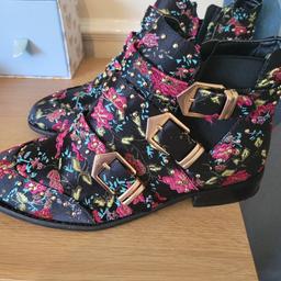 river island ankle boots size 6. hardly worn. excellent condition.