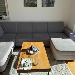 Wir Verkaufen unser Sofa
1 jahr alt.

Läge 3m
Linker Teil geht 2m nach vorne
Rechter Teil geht 1,7 m nach vorne

-Gebraucht
-Selbstabholung
- mit Bettfunktion
- Material- Stoff
- Farbe-Grau

(Wir sind keine Raucher und haben auch keine Haustiere)