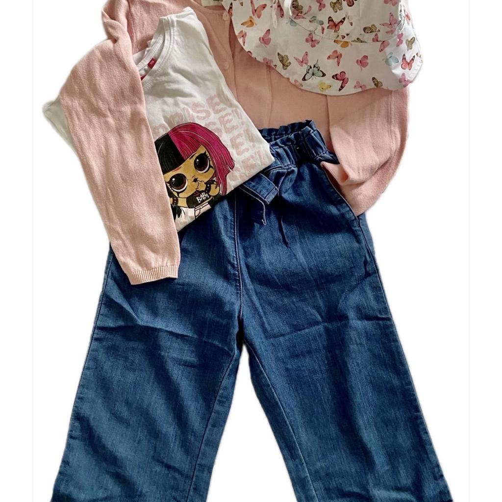 Leichte Jeans, Collette mit Bindegurt ( kaum getragen), T-Shirt Lol Surprise, Strickjacke, Hut ( nur anprobiert) von H&M. Alles Gr. 110/116. Verkaufe alles zusammen. Kein Versand