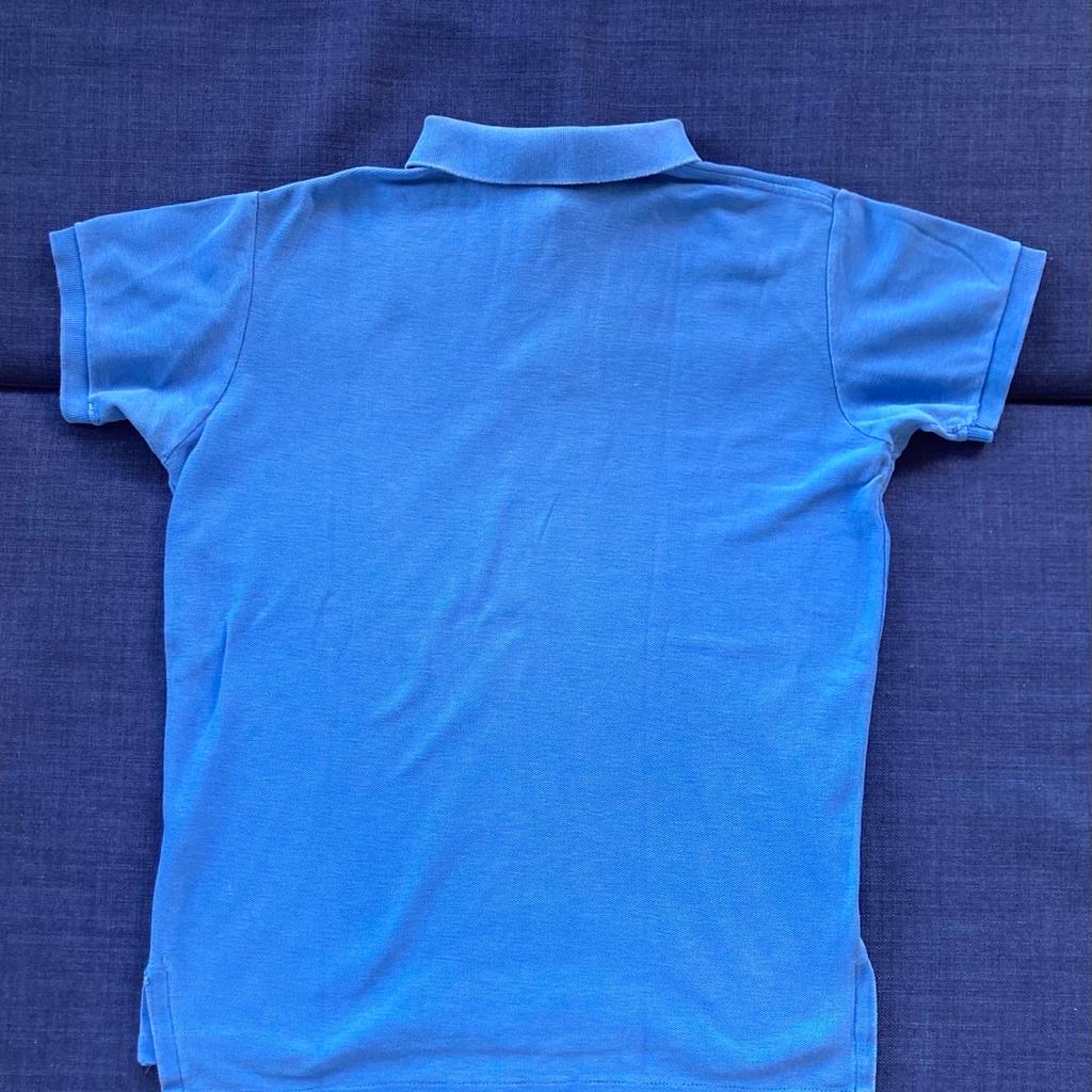 Polohemd: Polo: S/M: blau

Marke: Polo by Ralph Lauren
Farbe: blau
Material: 100% Baumwolle
2 Knöpfe
Size: L (trägt sich zwischen S/M)
H: 63cm vorne & 67cm hinten
B: 53cm
Ärmel L: 16cm
Ärmel B: 14.5cm

Gebraucht