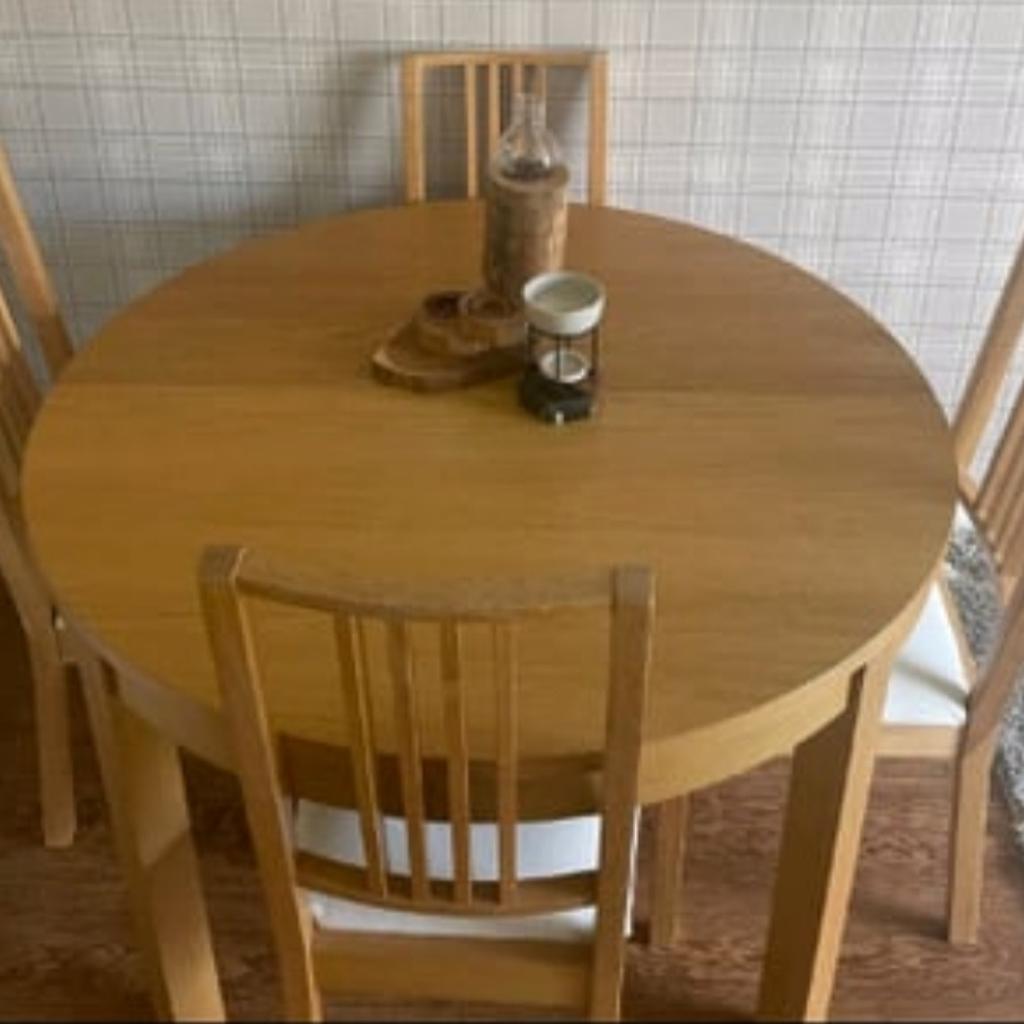 fanatastic conditioned oak veneered extendable dining table with 4 chairs used only on special occasions dimensions in pictures uploaded