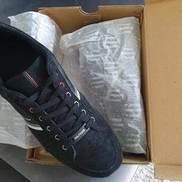 Herren Sneaker von Tommy Hilfiger

Gr.42 Farbe Schwarz ,Neuwertig

Käufer trägt die Versandkosten 5€

Privat Verkauf keine Garantie keine Rücknahme