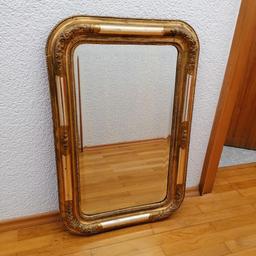 Sehr alter Spiegel mit Facettenschliff. im Holzrahmen
Masse 78 x 50 cm
Zustand dem Alter entsprechend